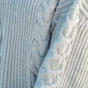 Sweater med fletninger